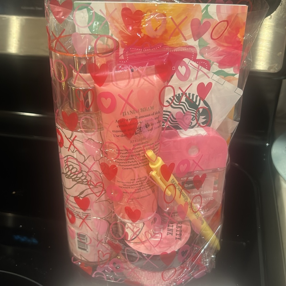 🏷️ FIVE ITEM Beauty & Self-Care Mystery Box - Picture 2 of 13